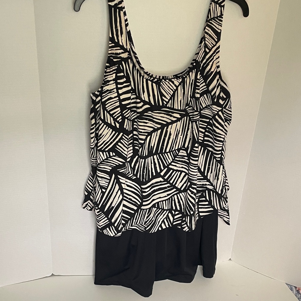 Azul of Hollywood Women's Size 20W Swimsuit Dress  Black / White